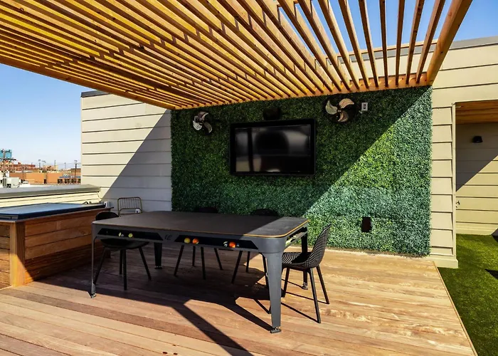 Rooftop Terrace Near Downtown Worth *