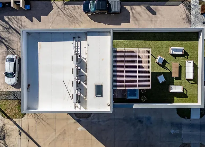 Rooftop Terrace Near Downtown Worth *