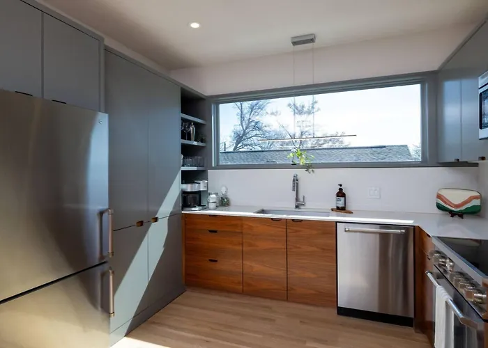 Rooftop Terrace Near Downtown Worth *