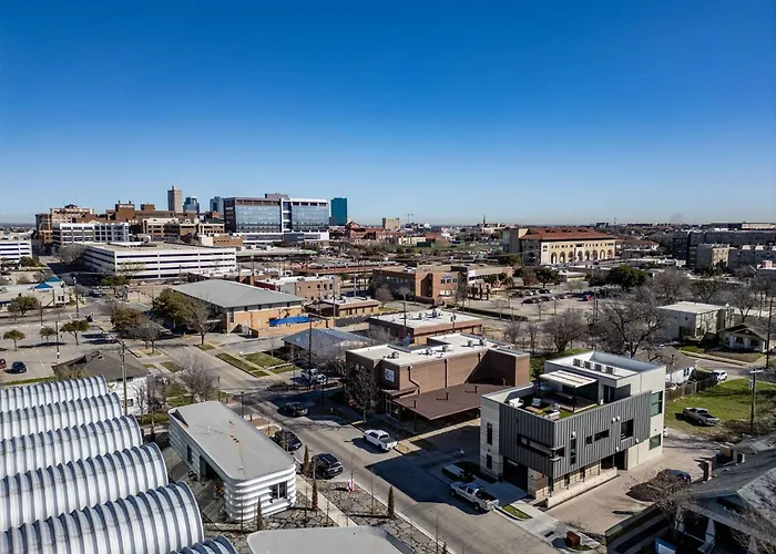 Rooftop Terrace Near Downtown Worth